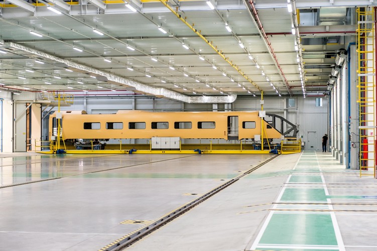 Wrocławski zakład, jako pierwszy w Polsce, dołączył do światowej elity firm uczestniczących w budowie pociągów dużych prędkości. Nowa inwestycja zakłada nie tylko budowę nowej hali, ale przede wszystkim wiąże się z transferem do Polski najnowszych technologii, w tym spawania laserowego 3D, które do tej pory nie było stosowane w branży przemysłu kolejowego w Polsce. Inwestor planuje rozszerzać współpracę z polskimi partnerami i dostawcami.