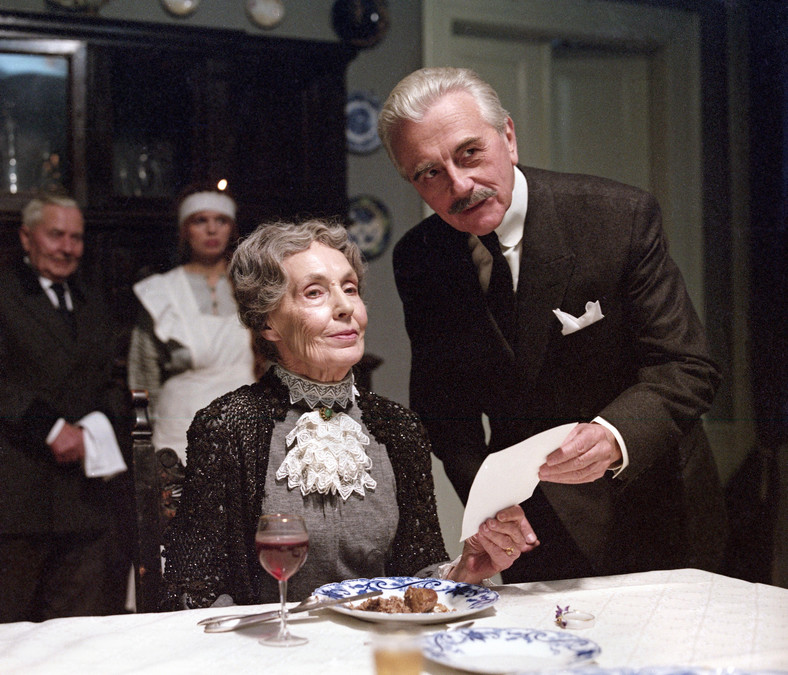 Irena Malkiewicz i Andrzej Łapicki na planie filmu "Gdzieśkolwiek jest, jeśliś jest" z 1988 r.