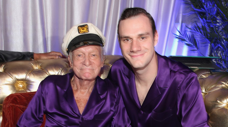 A céget Cooper Hefner
(jobbra) viszi tovább, aki újra meztelen hölgyekkel
tölti meg a lapot /Fotó: Getty Images