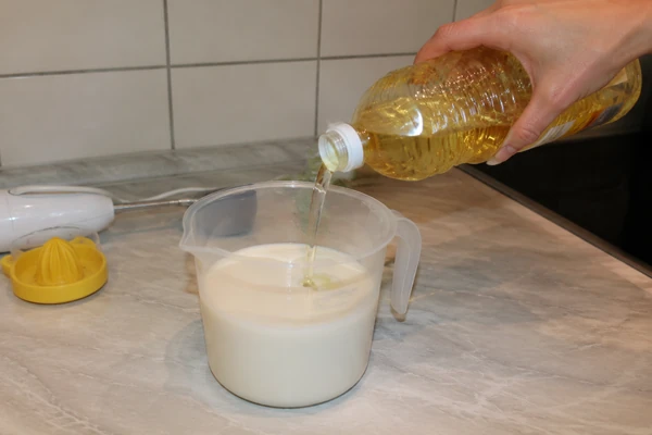 SIPAJTE ULJE U MLEKO i nećete verovati ŠTA ĆETE DOBITI: Ovo je decenijama bila STROGO ČUVANA TAJNA U RESTORANIMA, a sad je jedinstveni recept dostupan svima