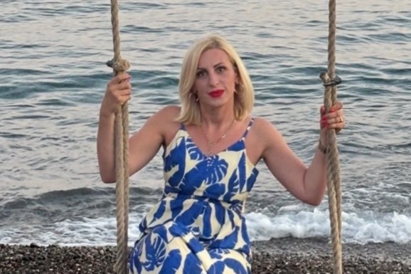 Posle 25 godina saznala da joj muž ima drugu ženu, usledio buran razvod sa pevačem: Samira danas živi punim plućima i BLISTA (FOTO)