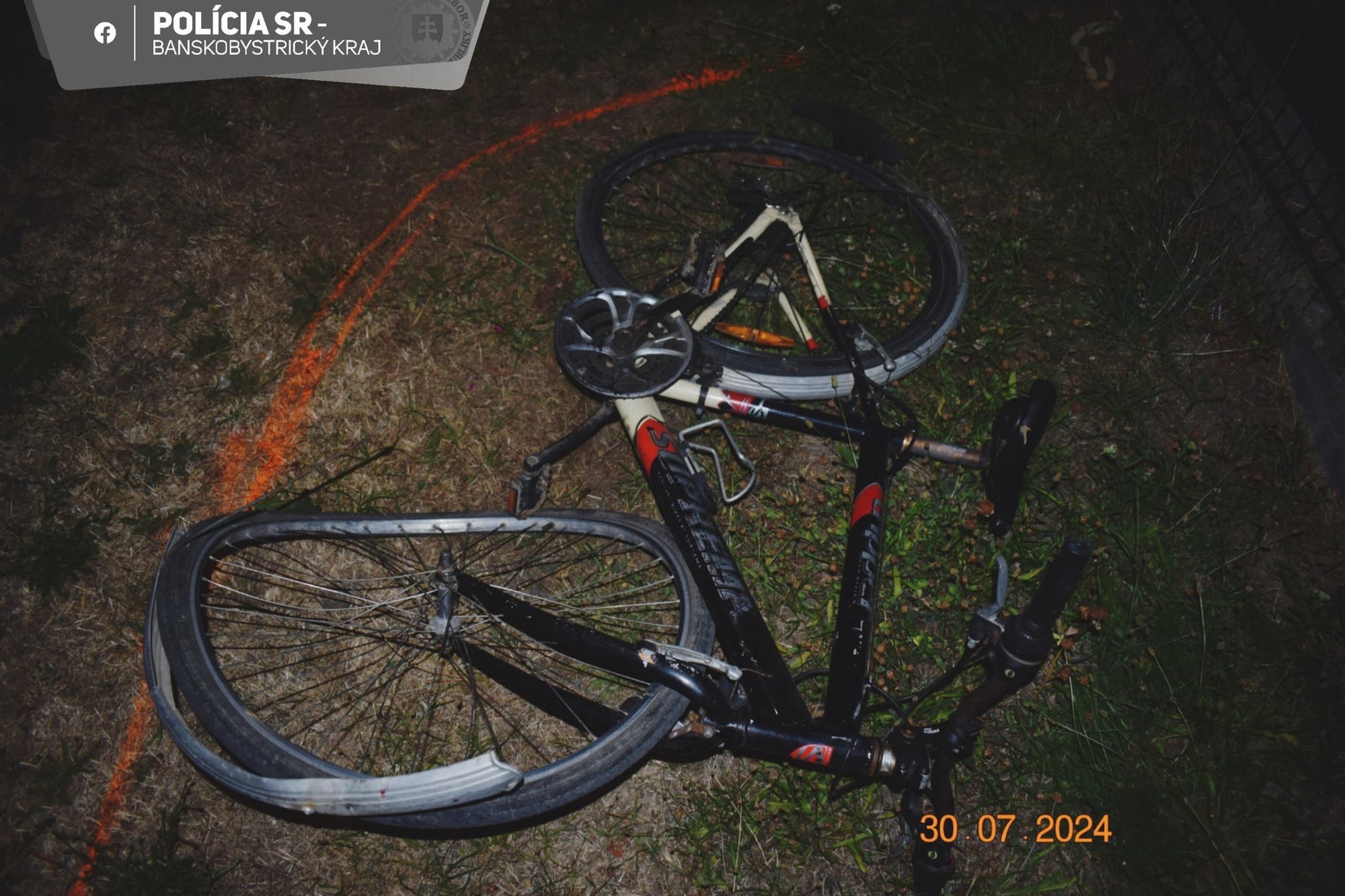 Vodička narazila do chodcov a cyklistky.