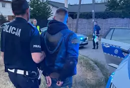 Policjanci uzbrojeni w smartfon biegli za motocyklistą. W końcu go dopadli