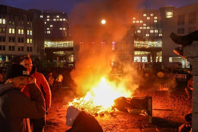 Rolnicy w trakcie protestu w Brukseli, 1 lutego 2024 r.