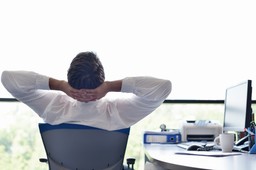 Bezrobocie rekordowo niskie, ale niewielu Polaków pracuje. Jak to możliwe?