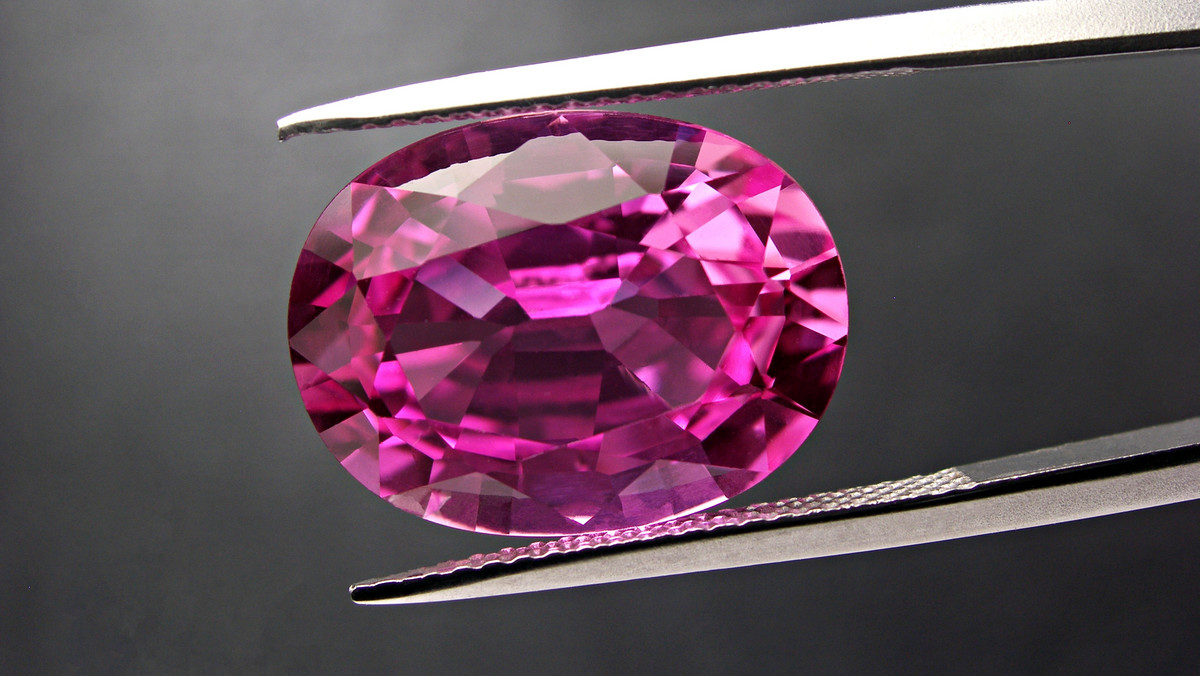 Szwajcaria: Niezwykle rzadki różowy diament sprzedany na aukcji. Cena niebotyczna