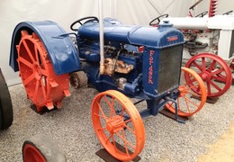 Zabytkowe traktory w muzeum na Litwie