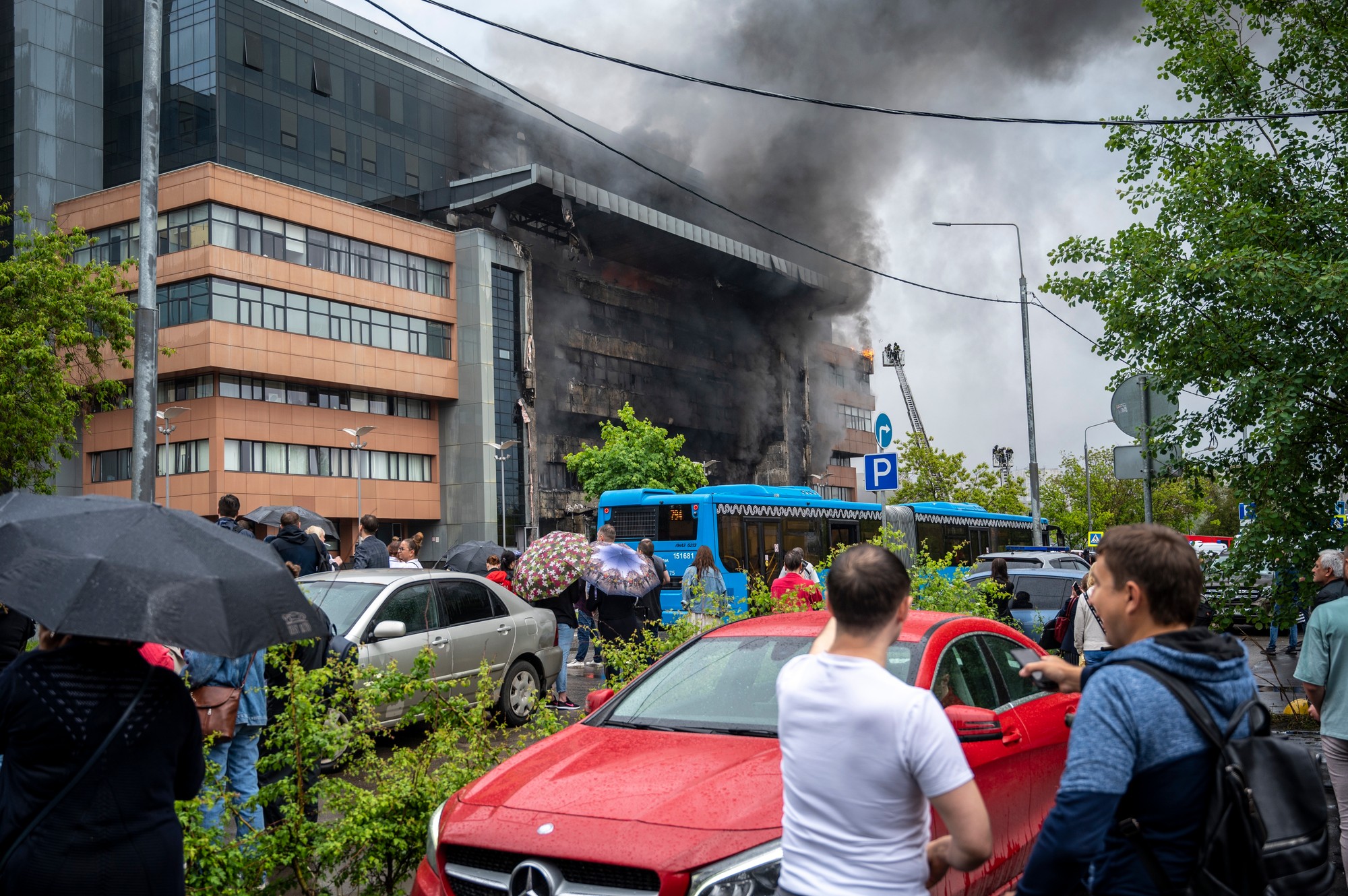 Požiar zachvátil budovu bizniscentra v západnej časti Moskvy.