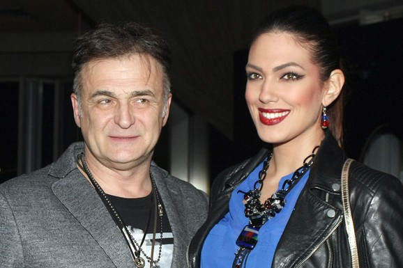 SIN NINE RADULOVIĆ I BRANISLAVA LEČIĆA IZRASTAO U PRAVOG MOMKA! Lav prešišao mamu po visini, objavila sliku, pa se obratila bivšem: "GRDIĆE ME ZNAM, ALI JA MORAM"