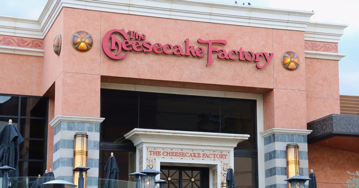 What 6 dietitians order at The Cheesecake Factory | Business Insider Africa
