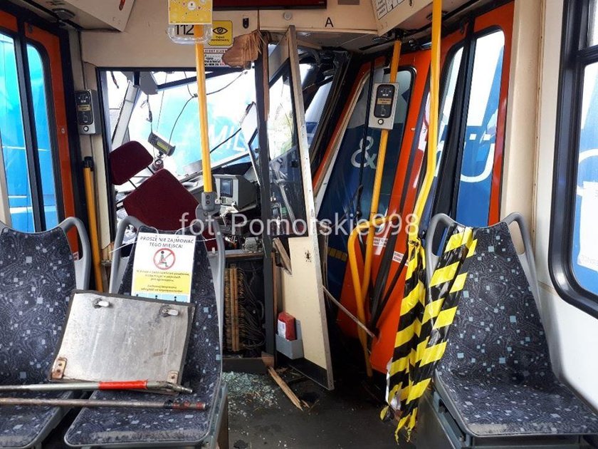 Zderzenie tramwaju z ciężarówką w Gdańsku. Ranna motornicza