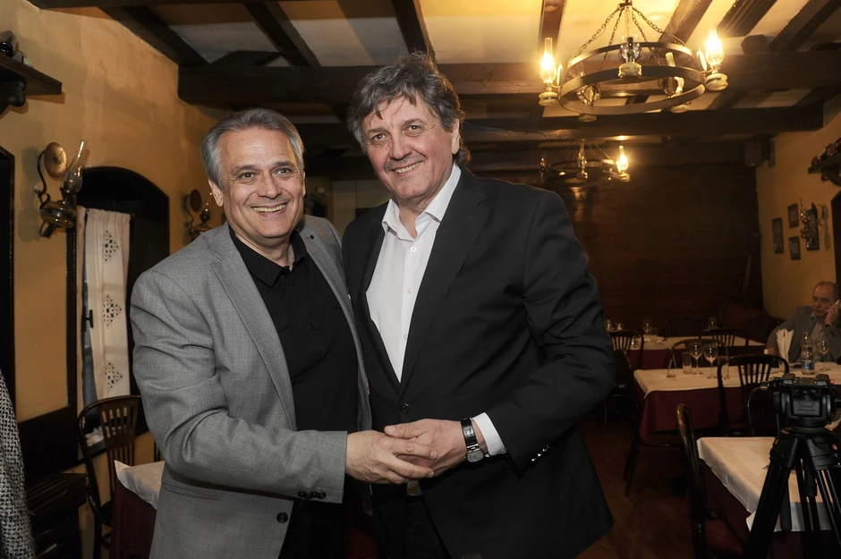 Gajović na promociji knjige u društvu Radoša Bajića