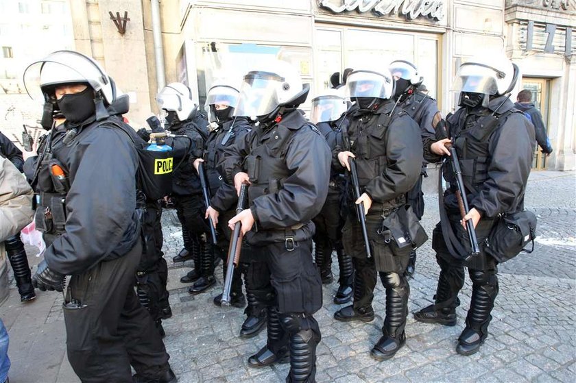 policja, zadyma, demonstracja, dzień niepodległości