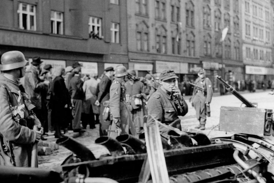 Własowcy, Rosyjska Armia Wyzwoleńcza, na ulicach Pragi, kwiecień 1945 r. 
