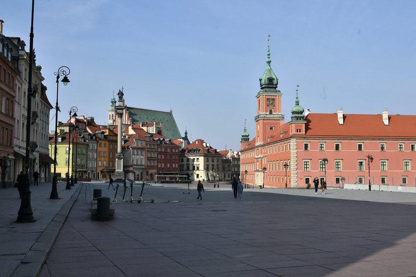 Polacy zabrali głos ws. ograniczeń dot. koronawirusa. Sondaż