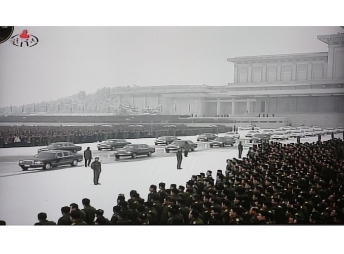 Pogrzeb odbywał się przy padającym śniegu