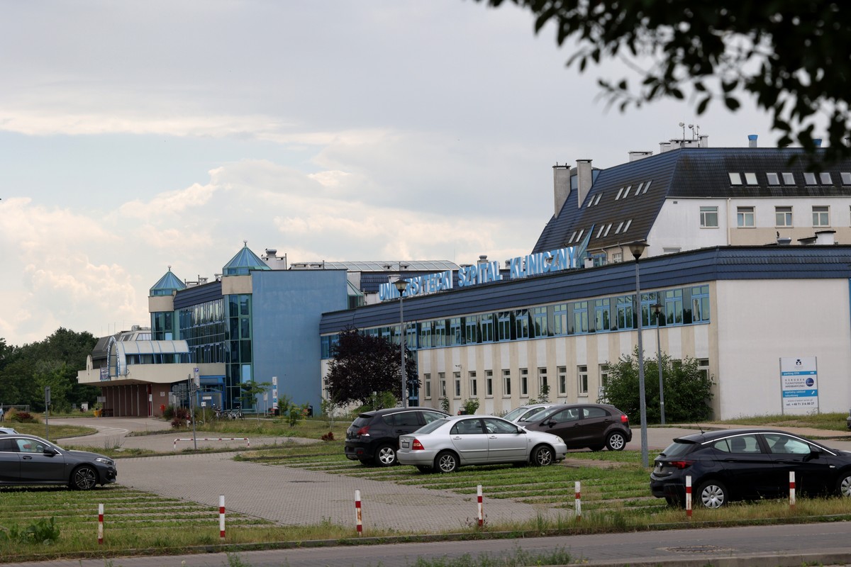 Pracownicy szpitala we Wrocławiu grożą protestem. "Traktują nas jak worek kartofli"