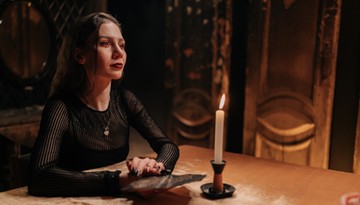 Wróżka z zagranicy zapłaci VAT w Polsce. Zaskakująca decyzja KIS!