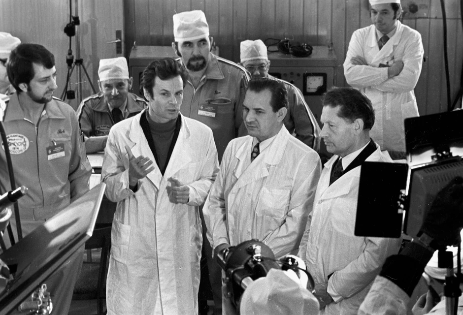 Vladimir Siromjatnikov (C-L) na slici od 1. maja 1974.