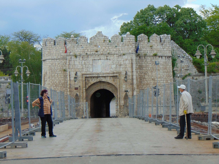 Socijalna distanca na mostu kod Tvrđave