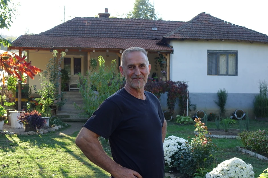 "Svako ima kuću i ovde i u Leskovcu, ali mnogi od nas i ne odlaze iz sela jer ovakvog mira nema nigde“"