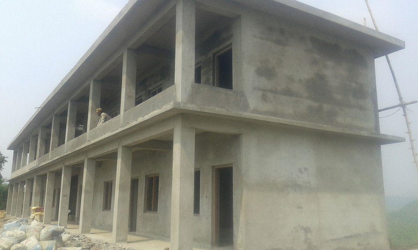Polak odbudował szkołę w Nepalu