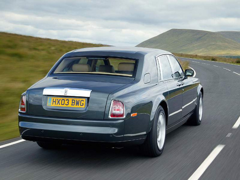 Rolls-Royce: 805 sprzedanych samochodów. Mały Rolls potwierdzony!
