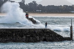 Sztorm Ciaran: Anglia wciąż zagrożona powodziami. Nadal obowiązuje 80 ostrzeżeń