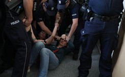 Obywatele RP wyniesieni z budynku SGGW. Brudziński: Emocje wokół hucpy 'demokratów'? Policja działa zgodnie z prawem