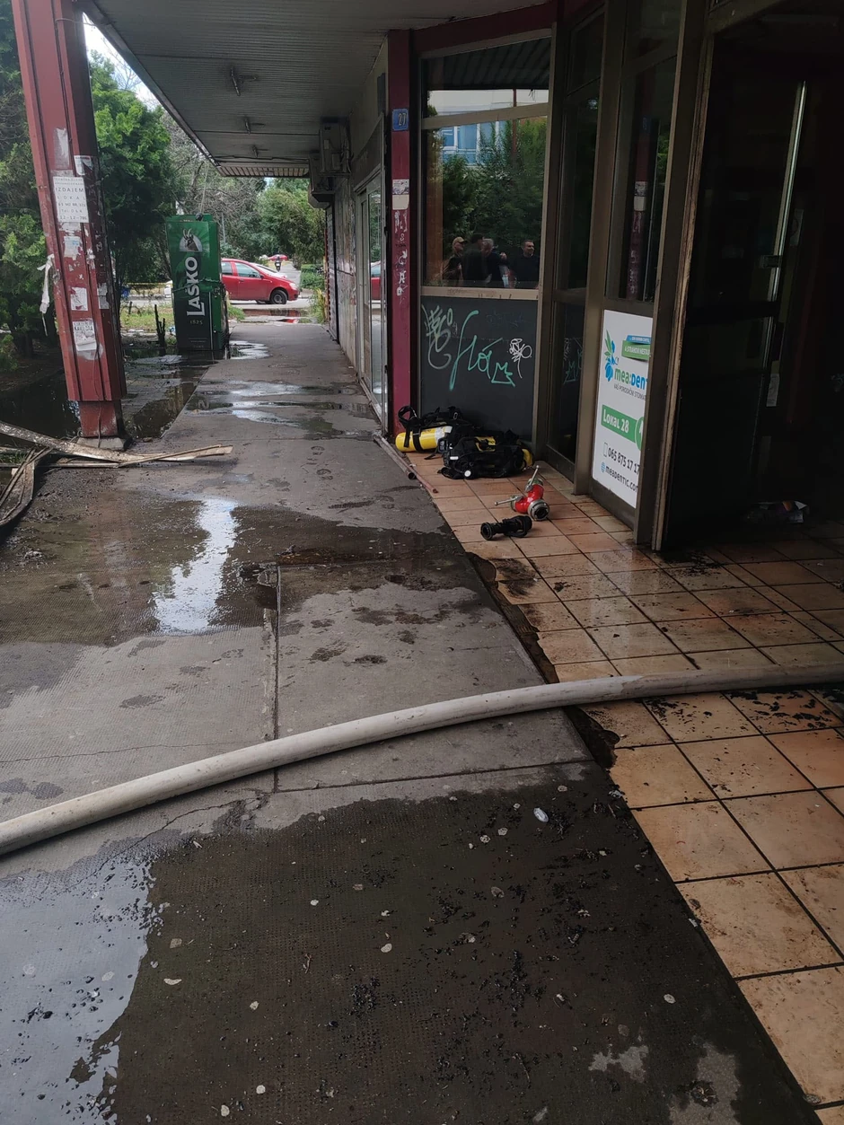 Ogroman požar u tržnom centru na Novom Beogradu