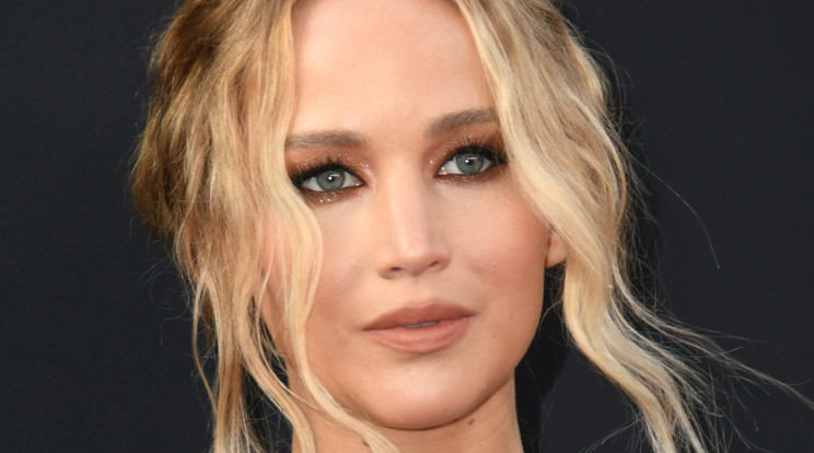 Jennifer Lawrence otthon volt, amikor a rajongója besurrant / Fotó: Northfoto