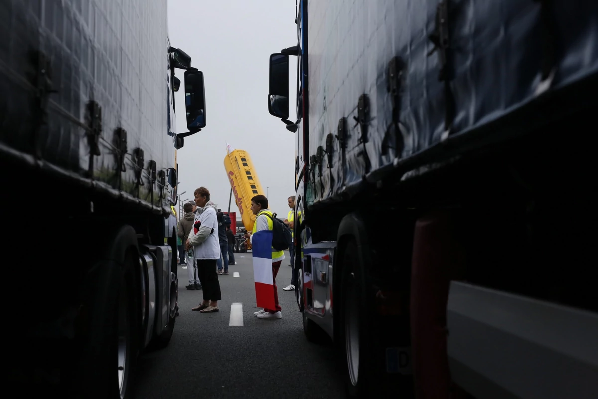 France : il y aura un mur contre les migrants sur le chemin du port de Calais