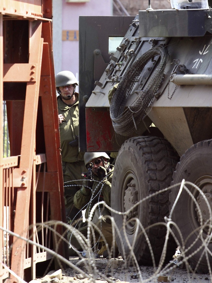 Pripadnici Kfora na barikadama u Zvečanu