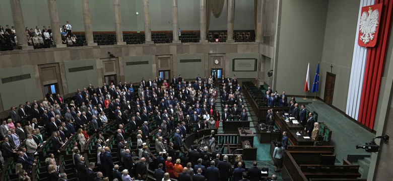 Sejm mówi "nie" azylowi na granicy z Białorusią. Twardy kurs w sprawie migrantów utrzymany