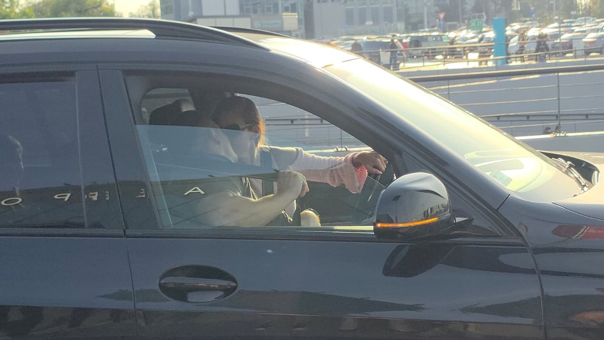 Pevač prevario ženu pred milionima, na njene oči imao odnose sa ljubavnicom