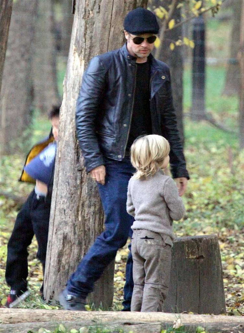 Jolie i Pitt zabrali dzieci do parku