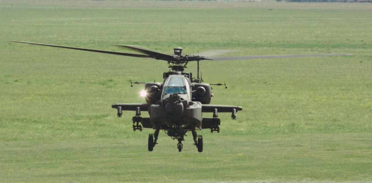 AH-64D w trakcie pierwszego lotu z polskim pilotem