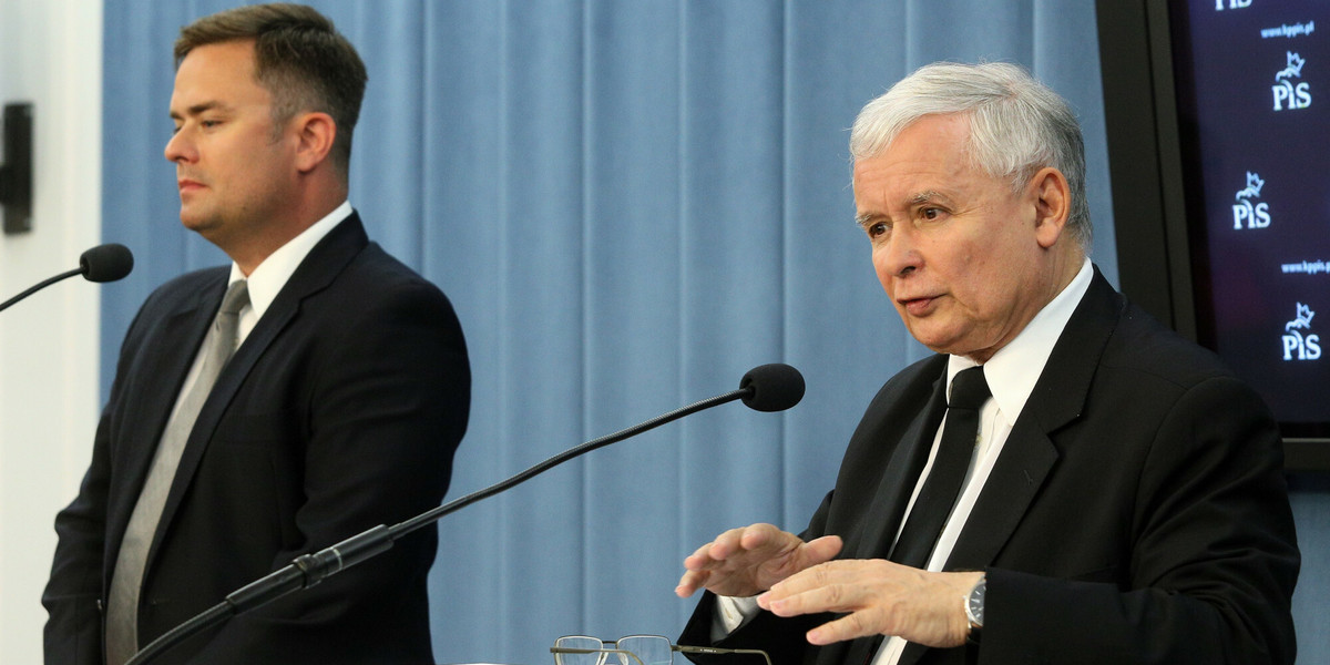 Poznaliśmy nowe szczegóły działań CBA z 2016 r. wobec "układu wrocławskiego” – jak nazwaliśmy tę grupę. Prezes PiS Jarosław Kaczyński określił ją "brudną siecią”. - pisze "GW".
