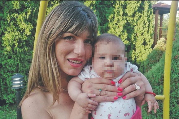 MAJKA UBILA BEBU METADONOM, PA JE UMOTALA U KESE ZA SMEĆE I OSTAVILA NA TERASI Užas na Vračaru potresao Srbiju: Posle zločina sebi prerezala vene, a krivicu svalila na DRUGARICU (FOTO)