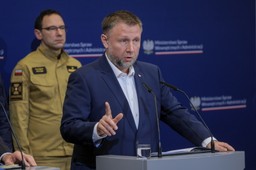 wkrótce wrócą śnieżyce i porywisty wiatr. szef mswia ostrzega