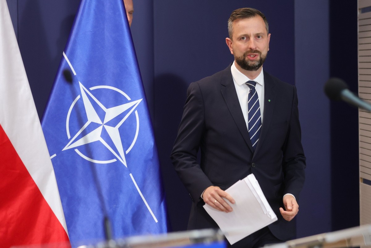 Stanowcze słowa szefa MON. "Polska nie spocznie, póki nie złapie bandyty, który zabił naszego żołnierza"