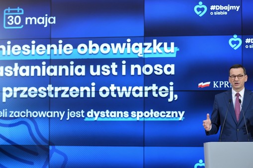 Premier Mateusz Morawiecki podczas konferencji, dotyczącej IV etapu znoszenia ograniczeń w związku z koronawirusem. 