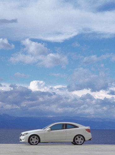 Mercedes zaproponował sześć wariantów silników. Moc od 122 do 272 koni mechanicznych