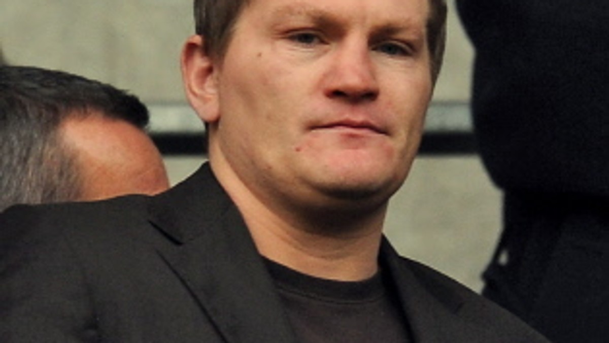 Ricky Hatton (45-2, 32 KO) ostatnią zawodową walkę stoczył w maju ubiegłego roku, kiedy przegrał przez ciężki nokaut z Mannym Pacquiao. Od tego czasu trwają spekulacje, czy bohater Manchesteru jeszcze pojawi się między linami.