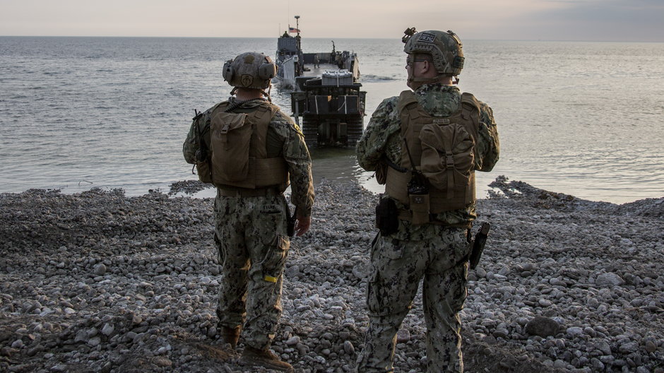 Amerykańscy żołnierze w trakcie międzynarodowych ćwiczeń wojsk na Gotlandii w czerwcu 2022 r.