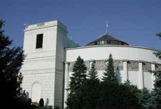 Sąd ws. ustawy dezubekizacyjnej: Nie wywłaszcza się emerytów