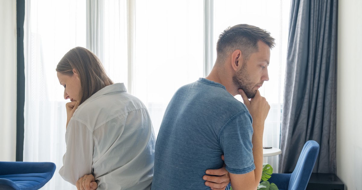 Żyją razem, ale są dla siebie jak współlokatorzy. "Kiedy poszła do łazienki, zajrzałem w jej w telefon"