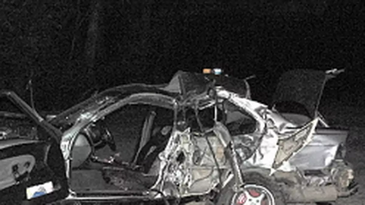 Policjanci znaleźli rozbite BMW z rannym kierowcą