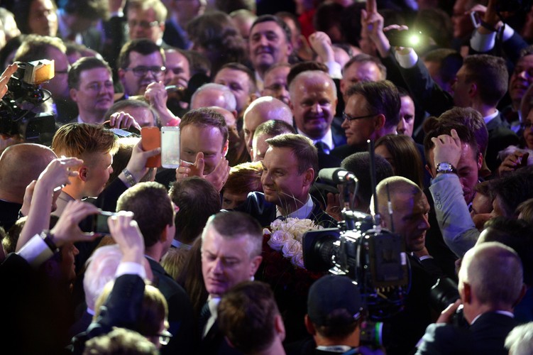 ANDRZEJ DUDA WYGRYWA DRUGĄ TURĘ WYBORÓW PREZYDENCKICH