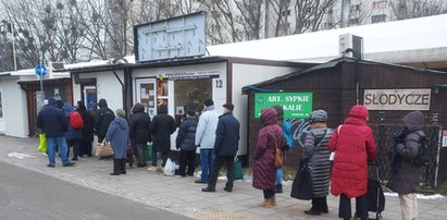 Zabraknie karpia? Długie kolejki w całej Polsce. "Ludzie stali po 1,5 godziny" [ZDJĘCIA]